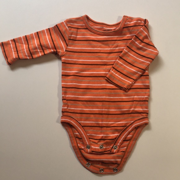 2/$18 (Get 5!) Long Sleeved Assorted Onesie Bundle Size 3-6M - Picture 3 of 7